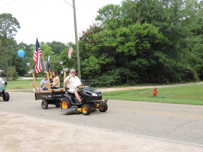 Sherod, Grace and Robert were right behind the fire truck and color guard that started the parade.  Robert walked away with a 3rd place ribbon.